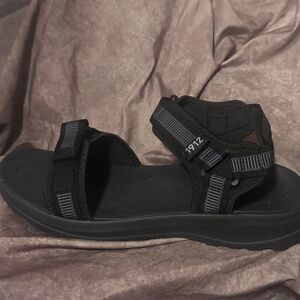 Men’s size 13 sandal new
